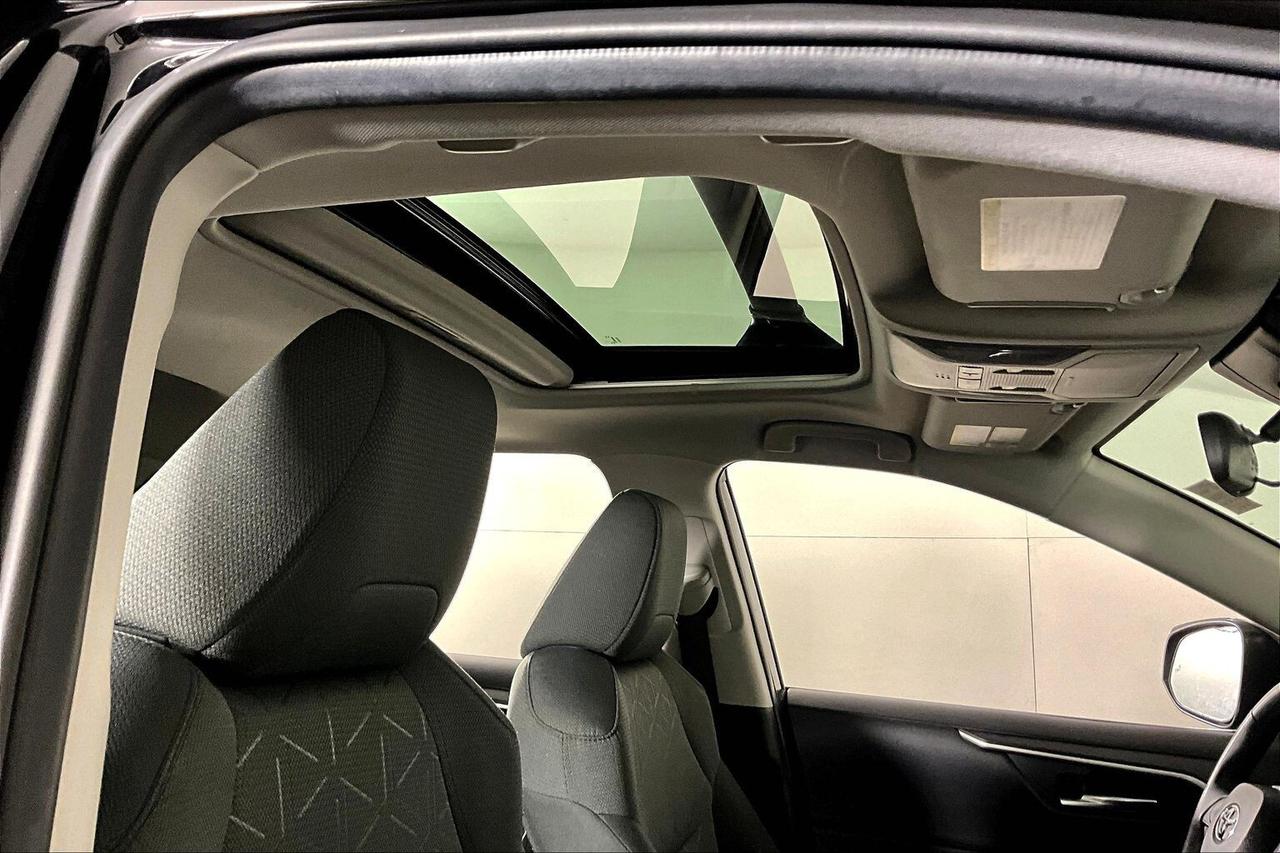 2021 Toyota RAV4 Hybrid XLE AWD Photo