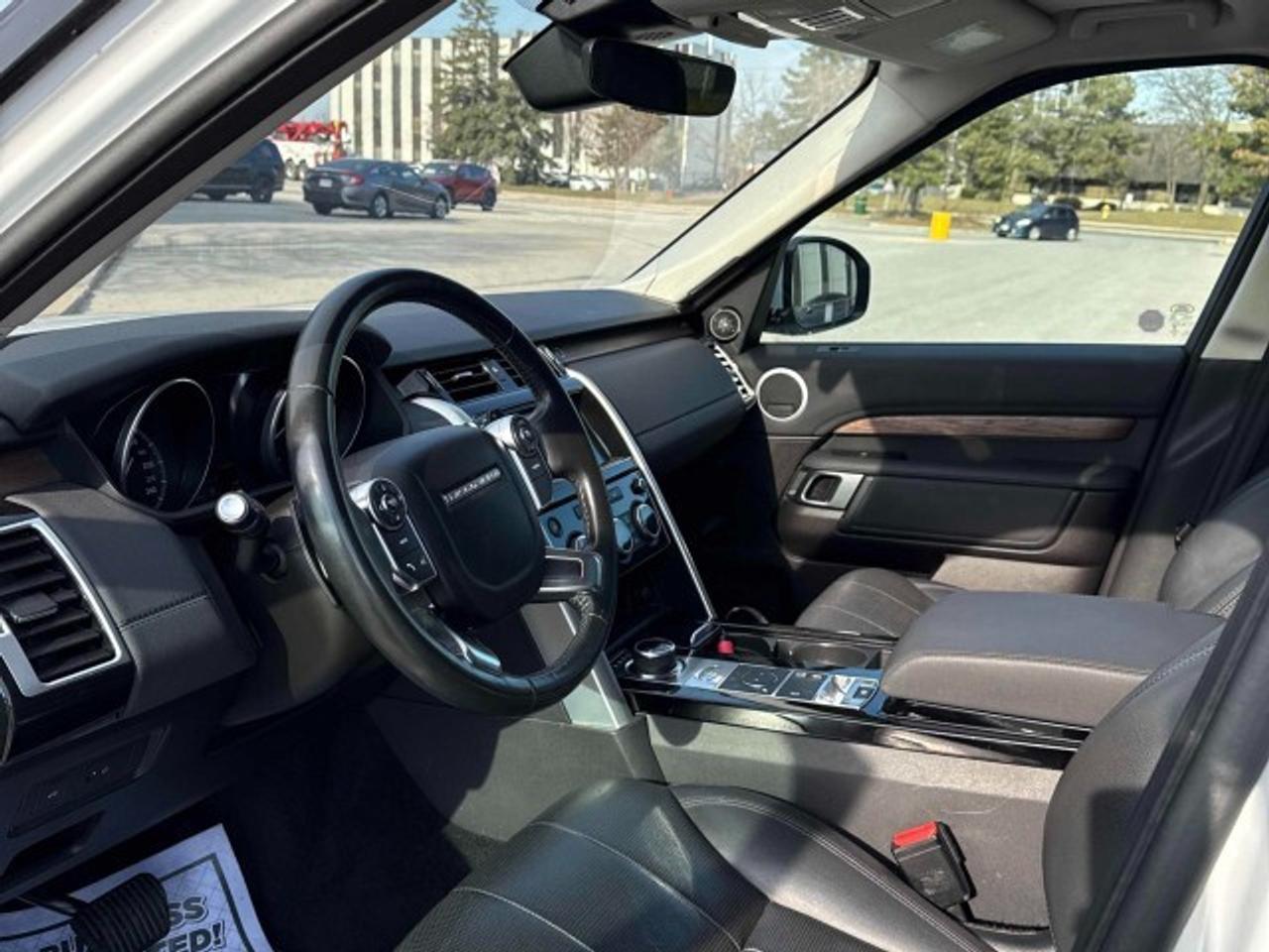 2017 Land Rover Discovery HSE   NEW ARRIVAL Photo2