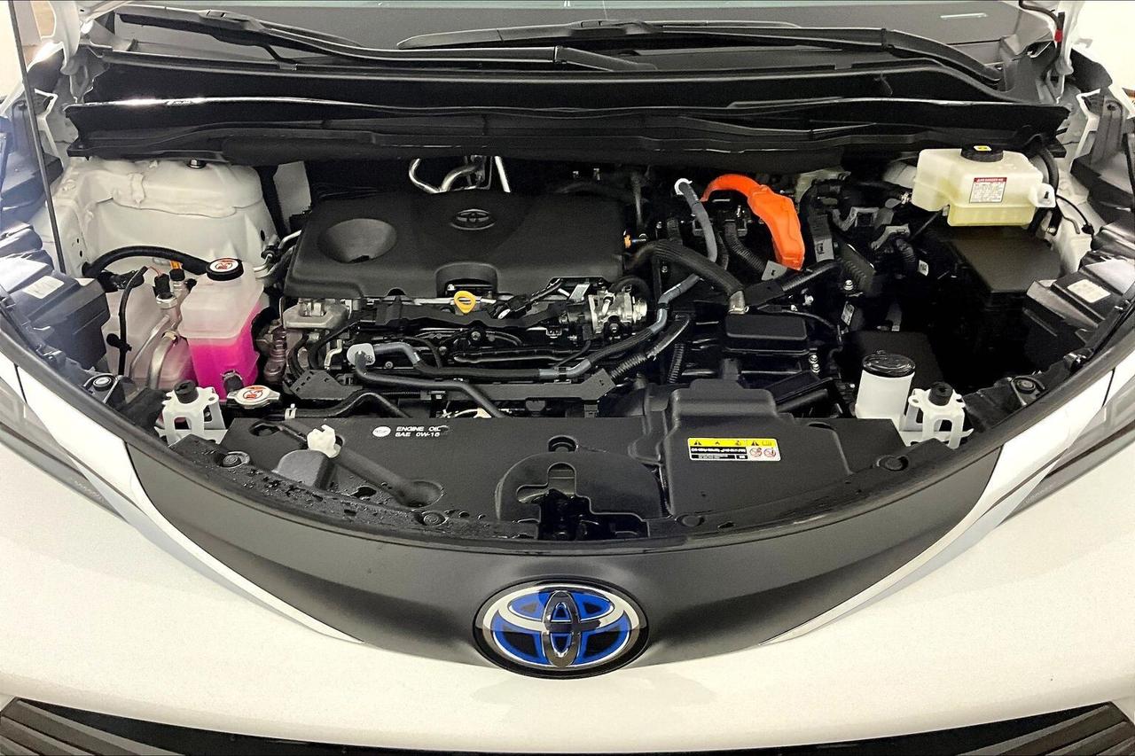 2025 Toyota Sienna LE 8-Passenger AWD Photo
