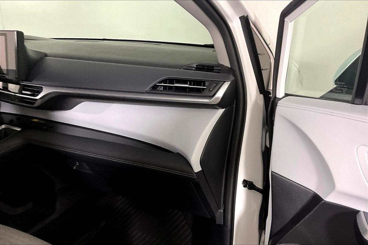 2025 Toyota Sienna LE 8-Passenger AWD Photo