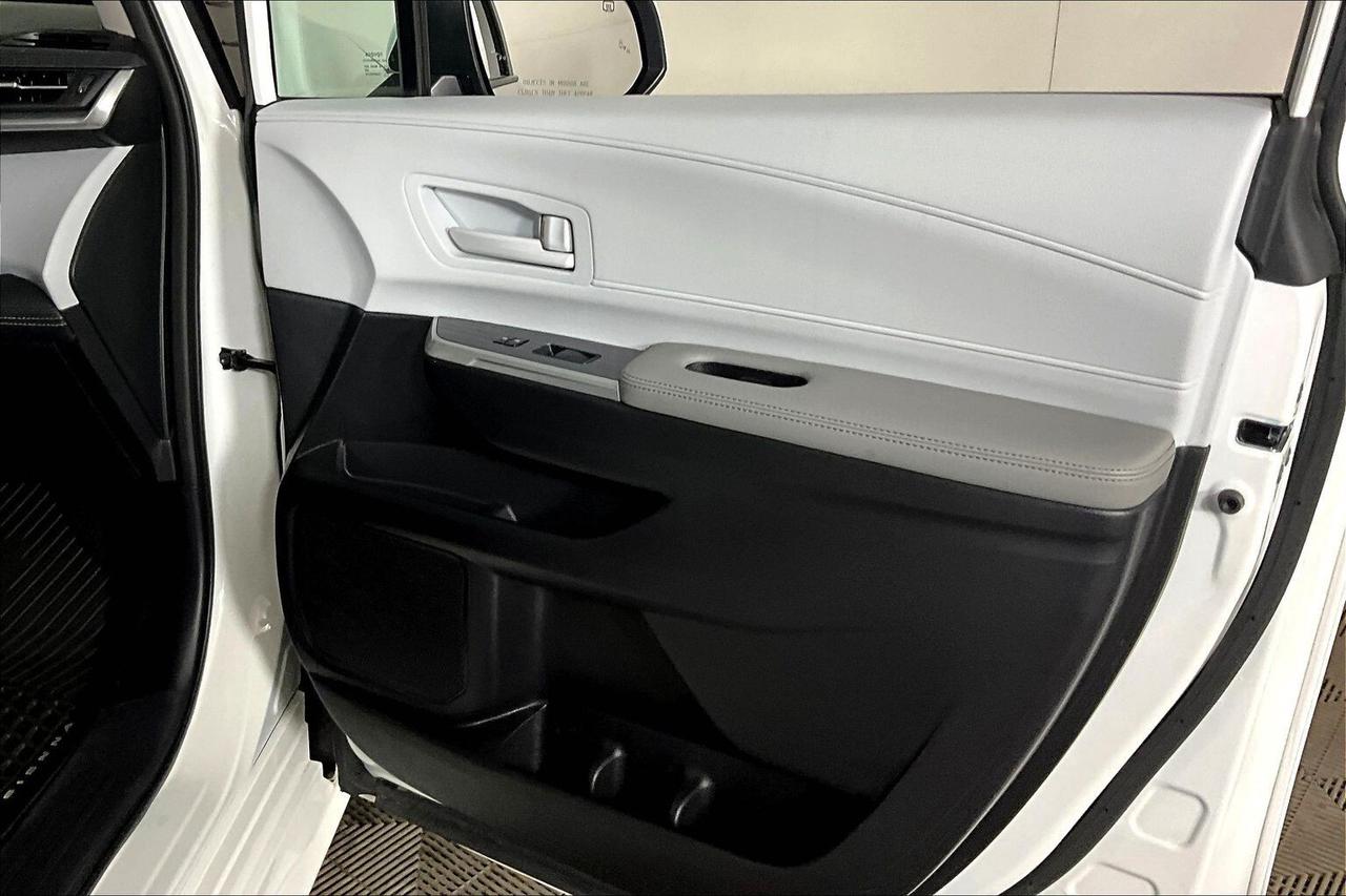 2025 Toyota Sienna LE 8-Passenger AWD Photo