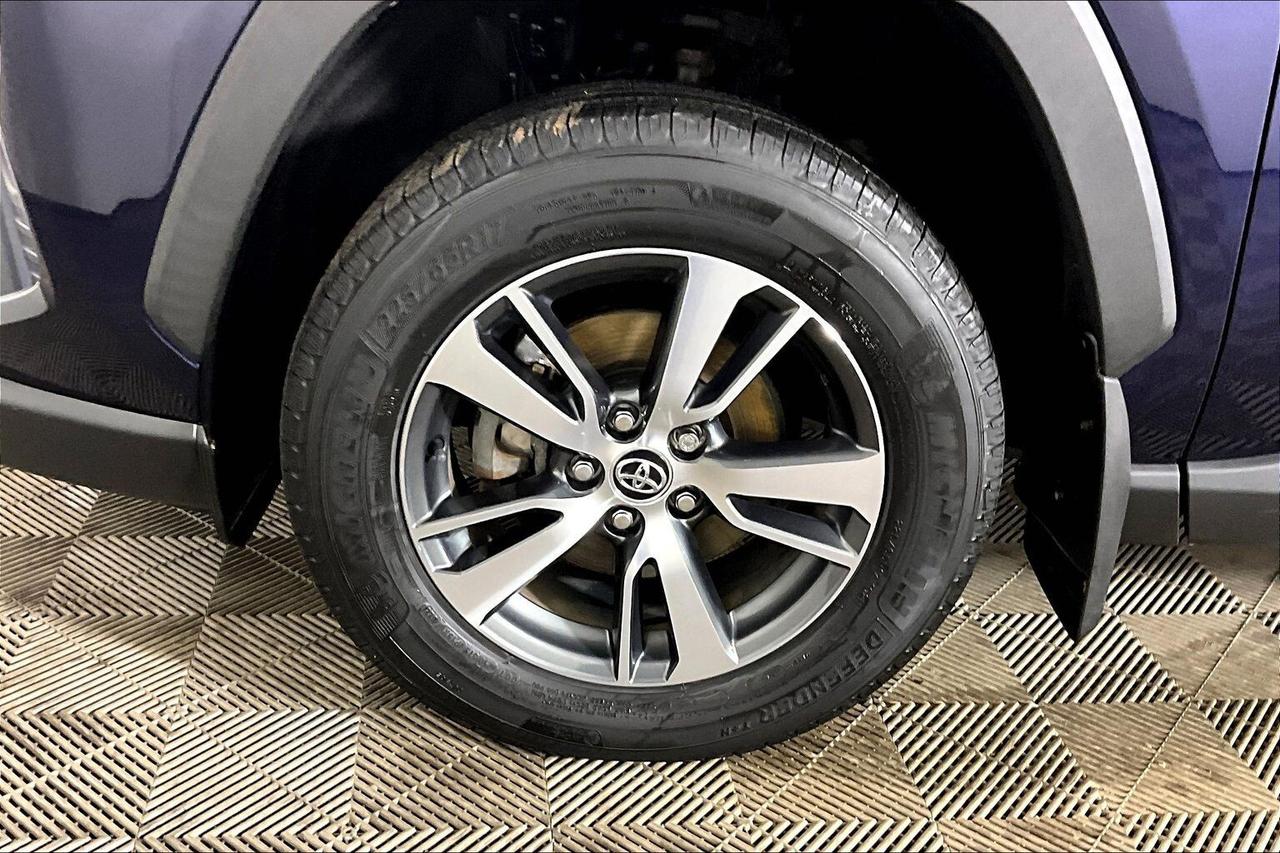 2020 Toyota RAV4 XLE AWD Photo