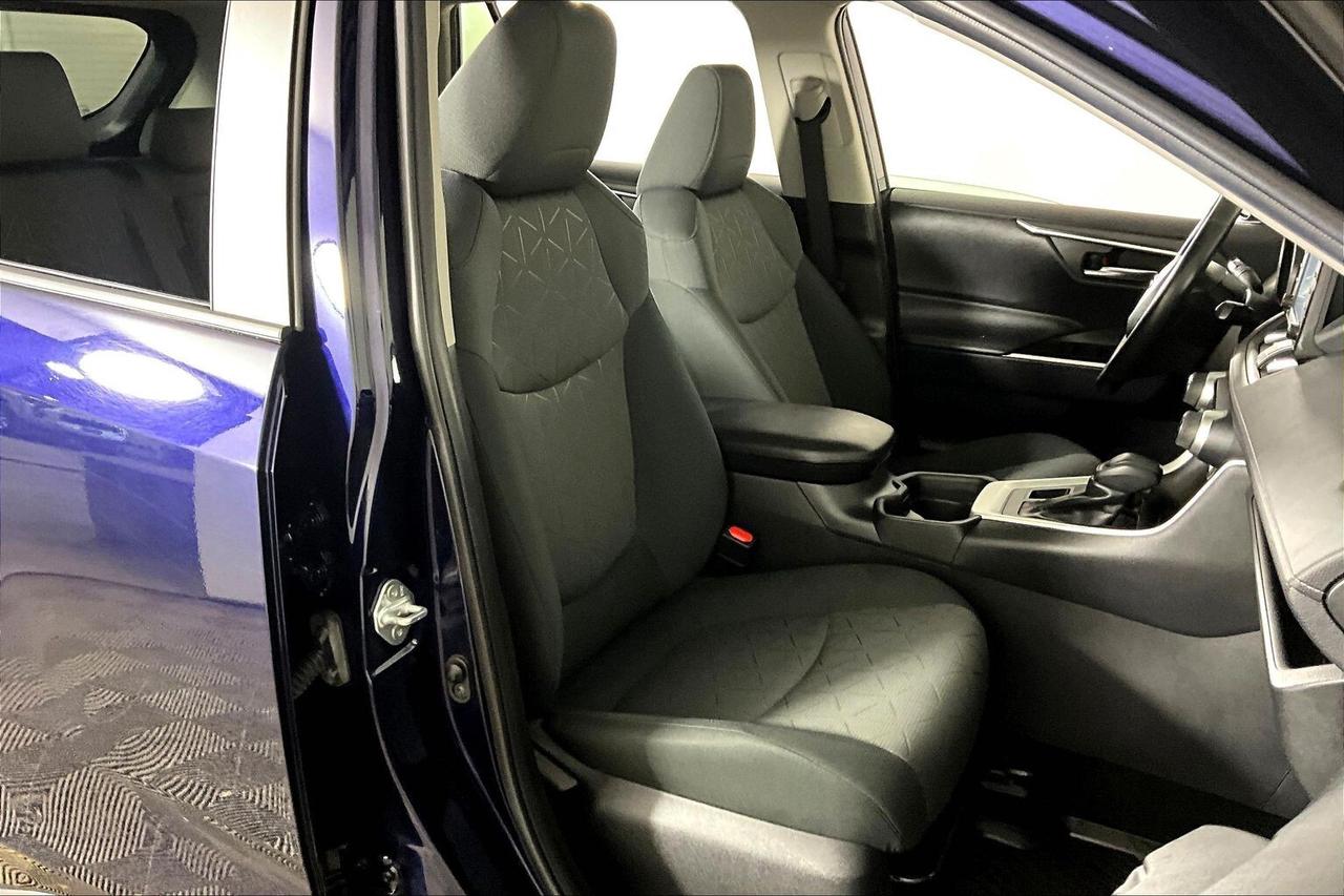 2020 Toyota RAV4 XLE AWD Photo