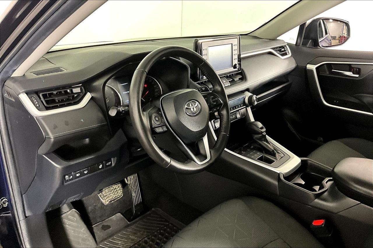 2020 Toyota RAV4 XLE AWD Photo