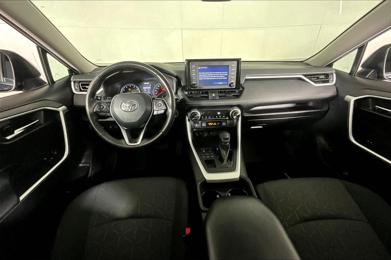 2020 Toyota RAV4 XLE AWD Photo