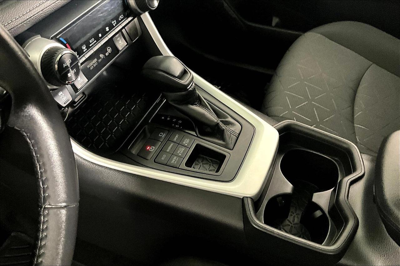 2020 Toyota RAV4 XLE AWD Photo