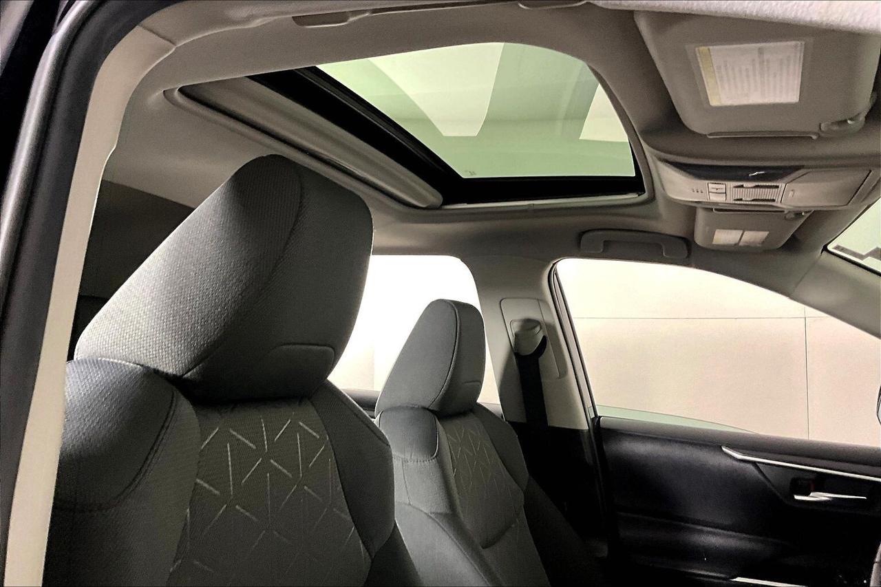 2020 Toyota RAV4 XLE AWD Photo