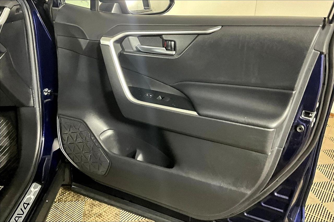 2020 Toyota RAV4 XLE AWD Photo