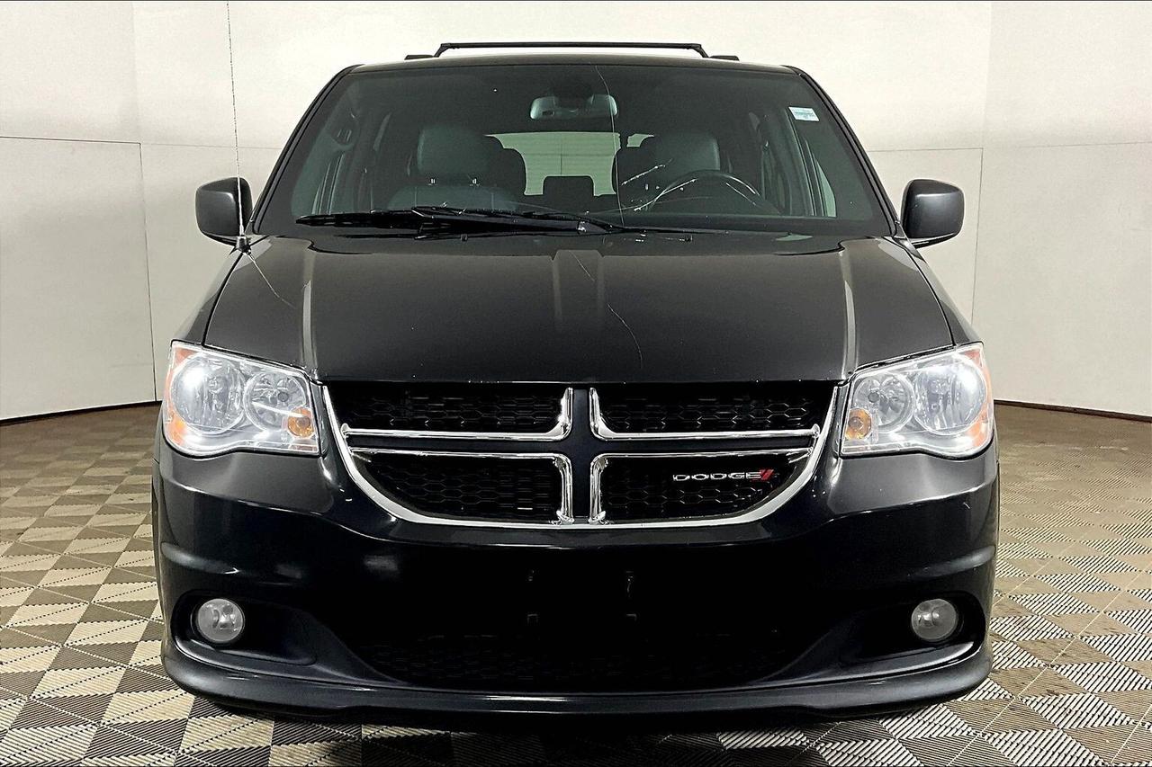 2020 Dodge Grand Caravan Premium Plus 2WD Photo2