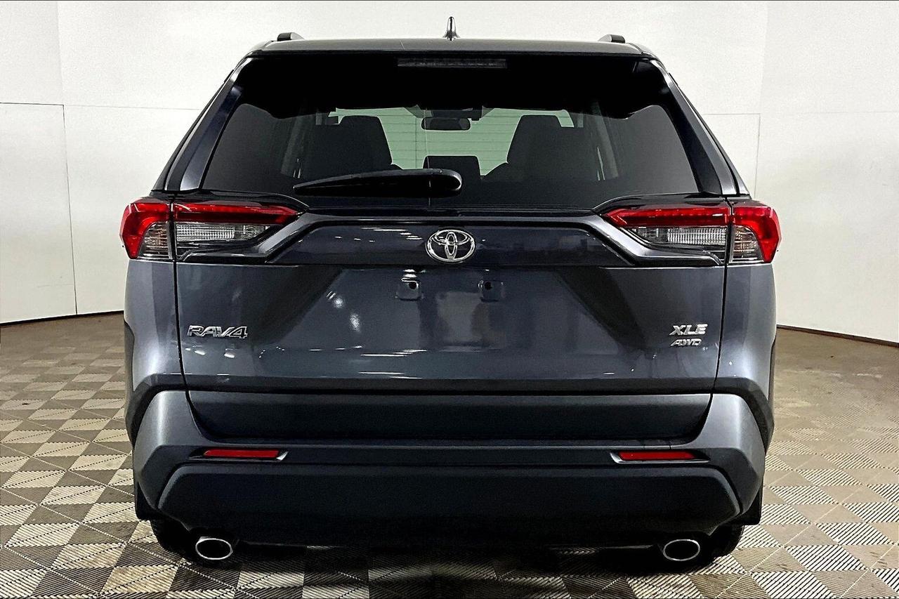 2022 Toyota RAV4 XLE AWD Photo3