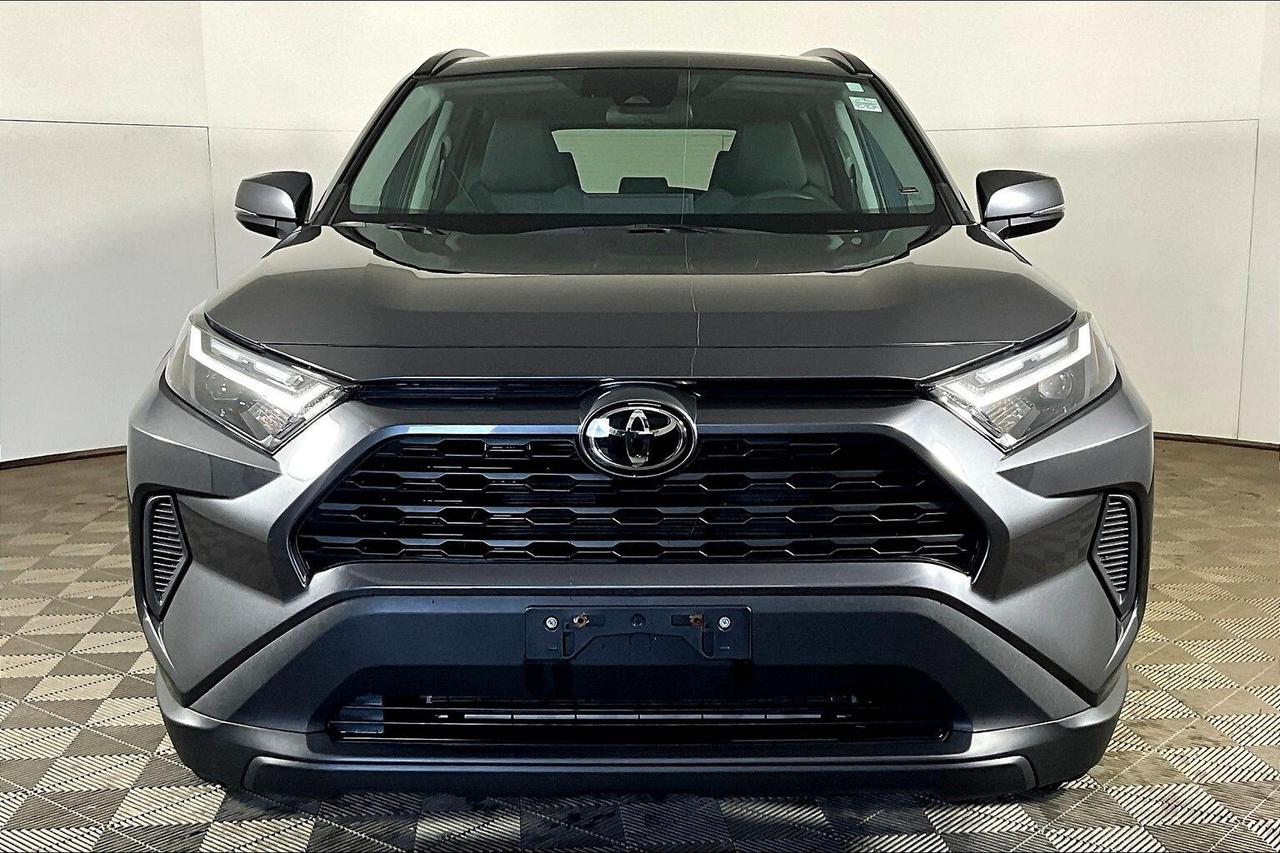 2022 Toyota RAV4 XLE AWD Photo2