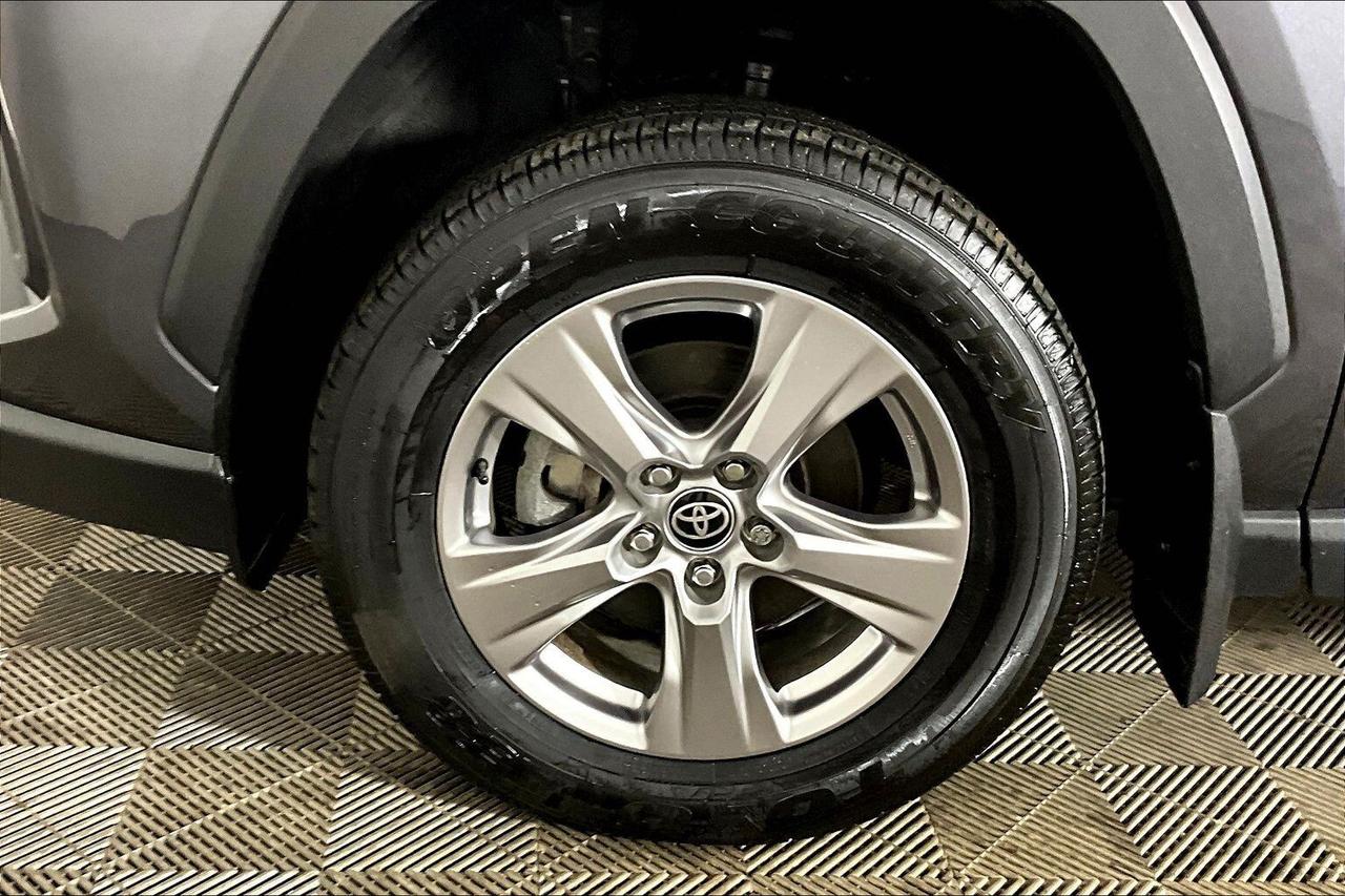 2022 Toyota RAV4 XLE AWD Photo