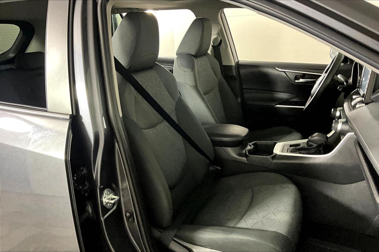 2022 Toyota RAV4 XLE AWD Photo