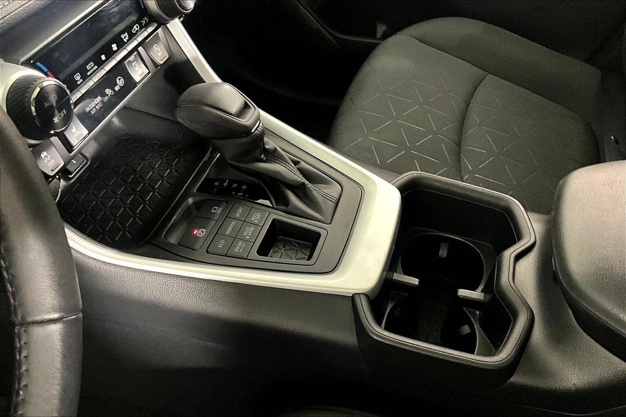 2022 Toyota RAV4 XLE AWD Photo