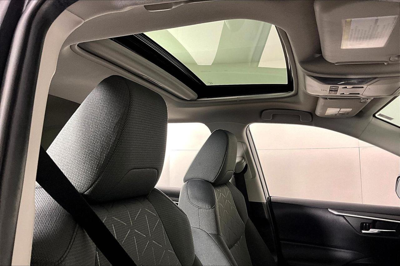 2022 Toyota RAV4 XLE AWD Photo