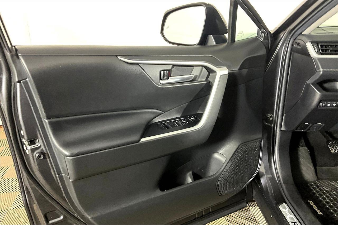 2022 Toyota RAV4 XLE AWD Photo