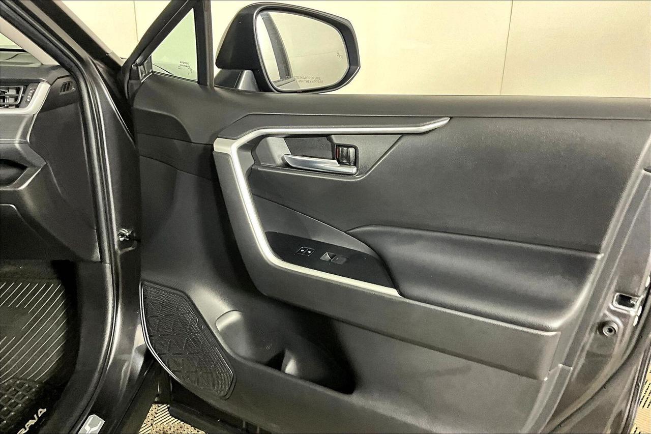 2022 Toyota RAV4 XLE AWD Photo