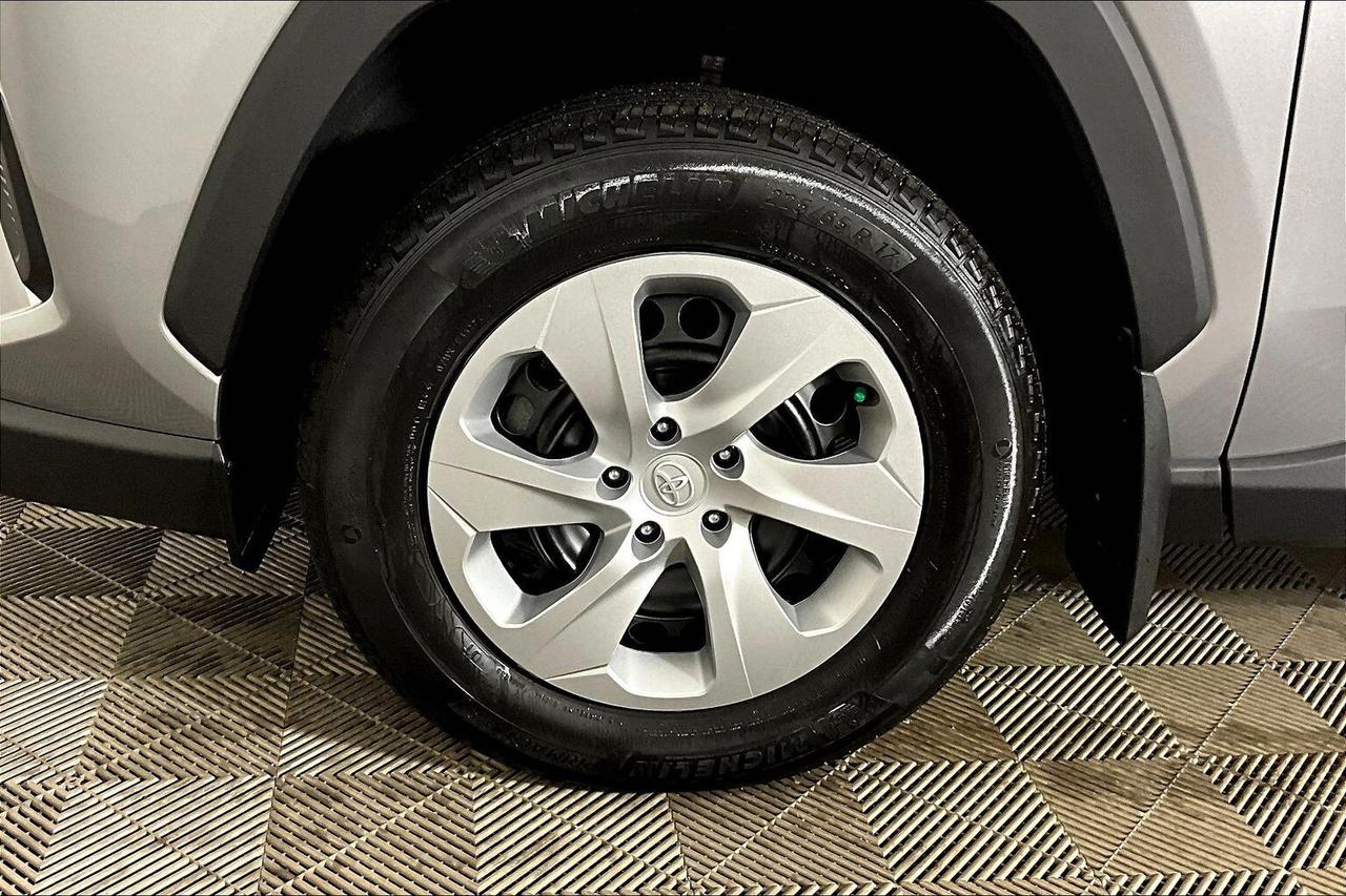 2023 Toyota RAV4 LE AWD Photo