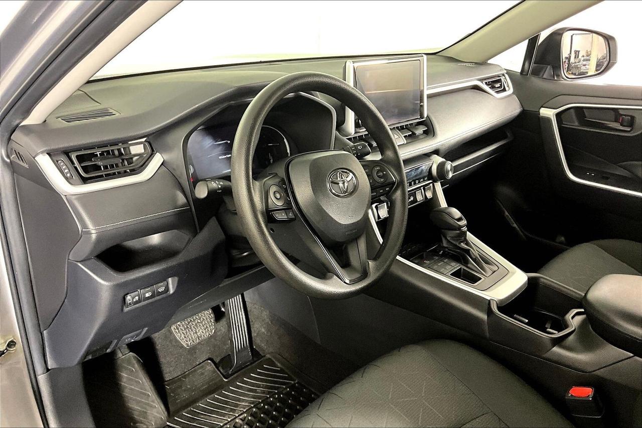 2023 Toyota RAV4 LE AWD Photo