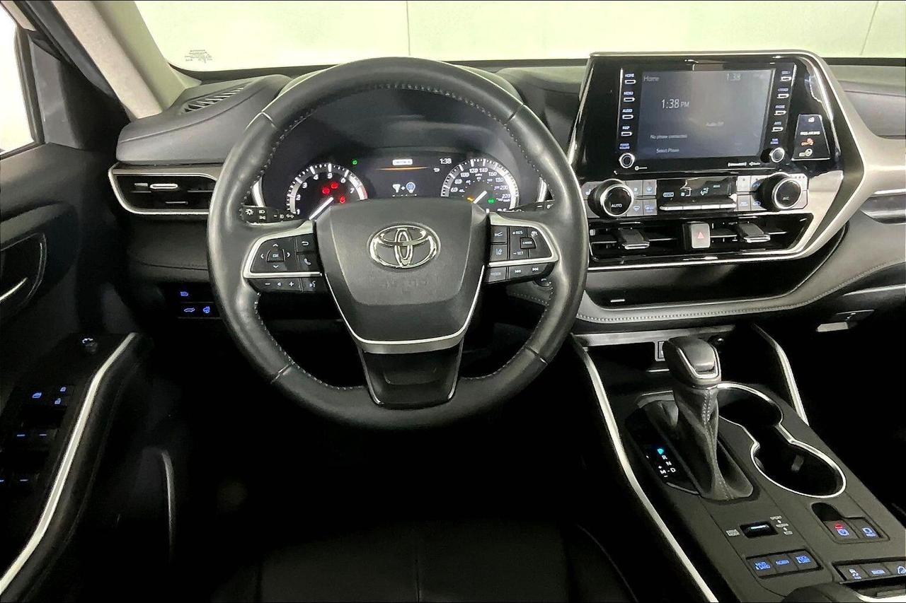 2022 Toyota Highlander XLE AWD Photo4