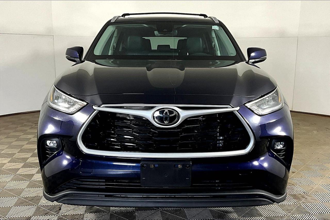 2022 Toyota Highlander XLE AWD Photo2