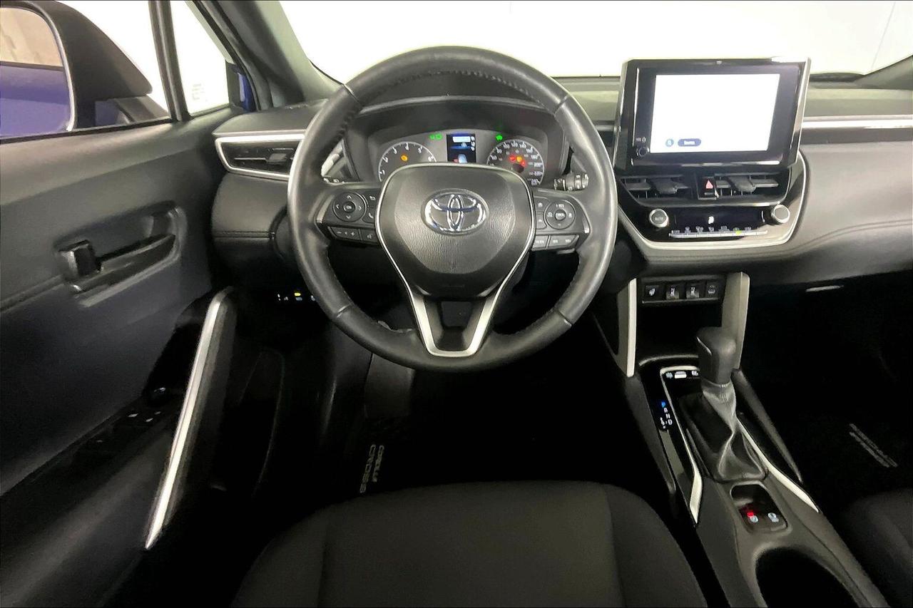 2024 Toyota Corolla Cross HYBRID SE AWD Photo