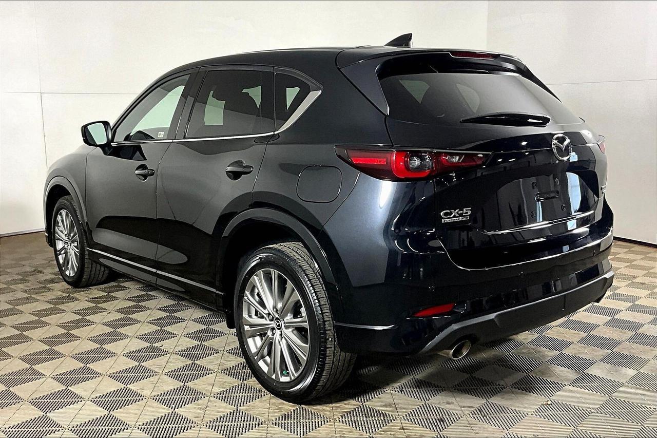 2022 Mazda CX-5 Signature AWD Photo