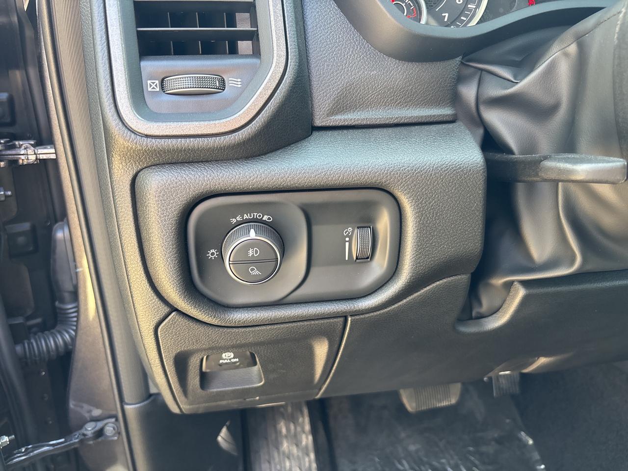 2025 RAM 1500 TRADESMAN Photo