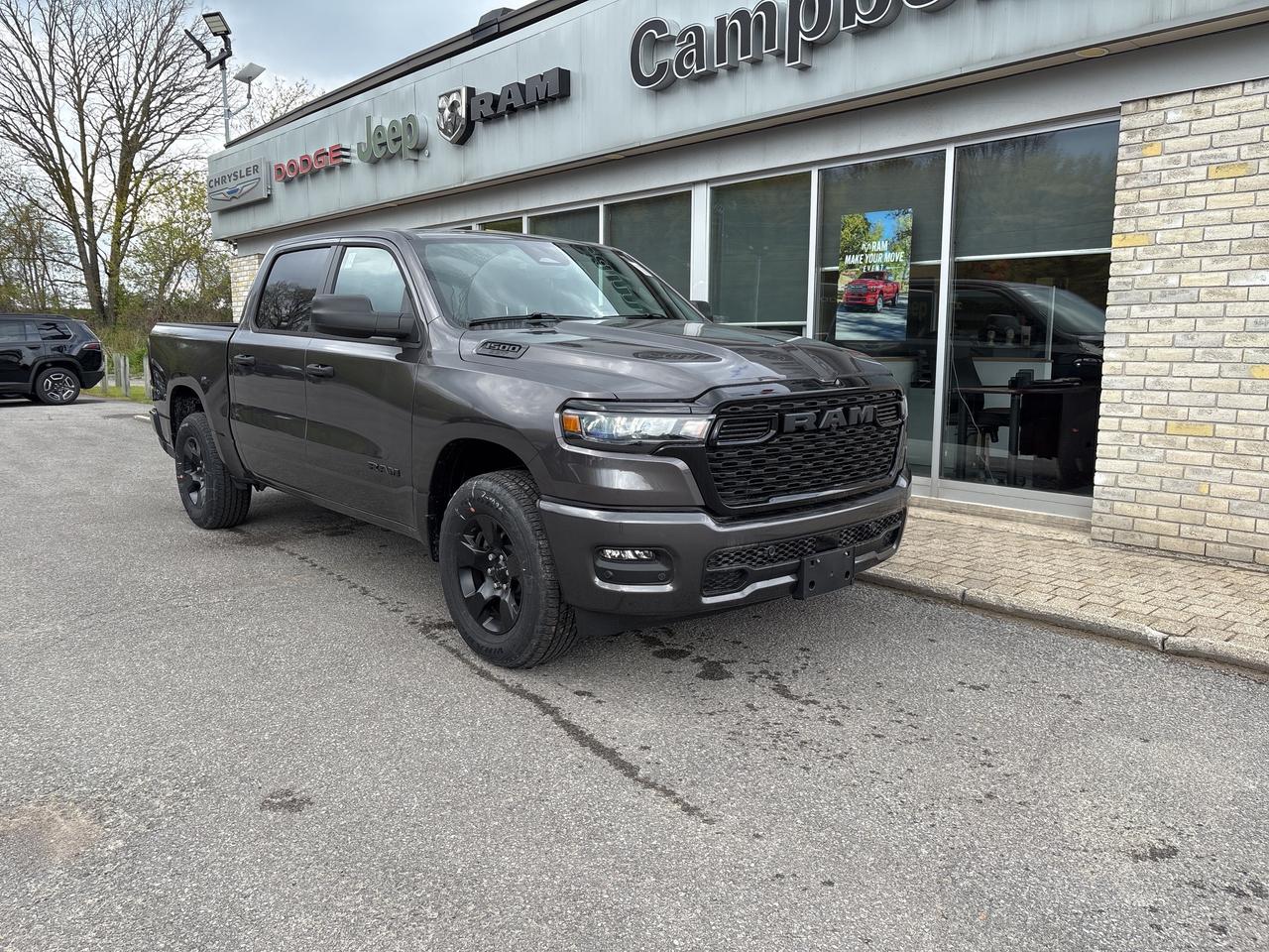 2025 RAM 1500 TRADESMAN Photo2