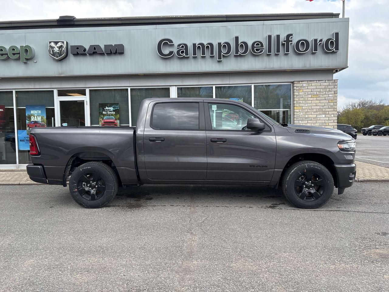 2025 RAM 1500 TRADESMAN Photo3