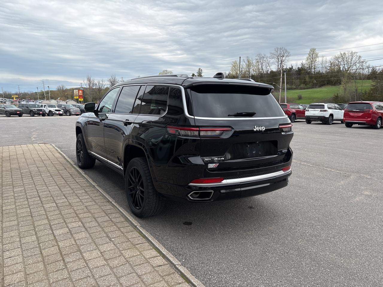 2021 Jeep Grand Cherokee L Summit Photo