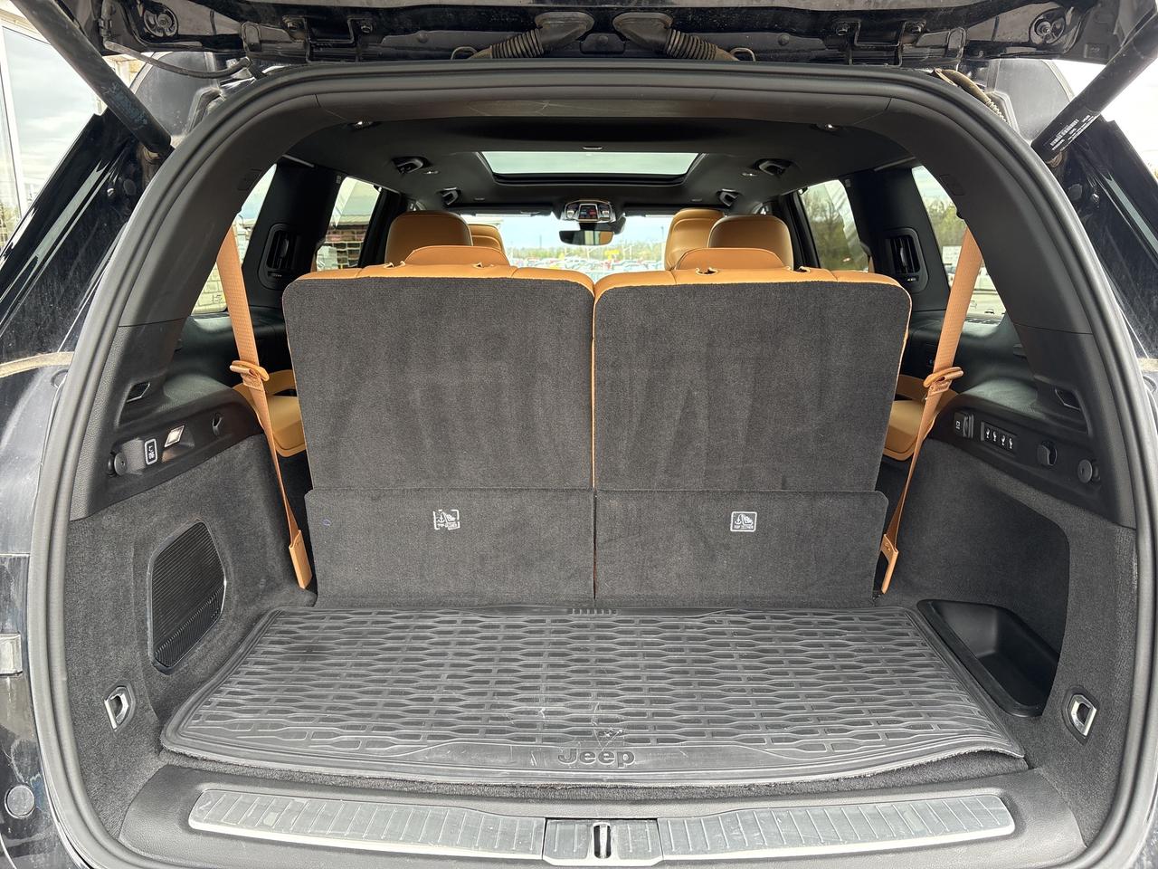 2021 Jeep Grand Cherokee L Summit Photo