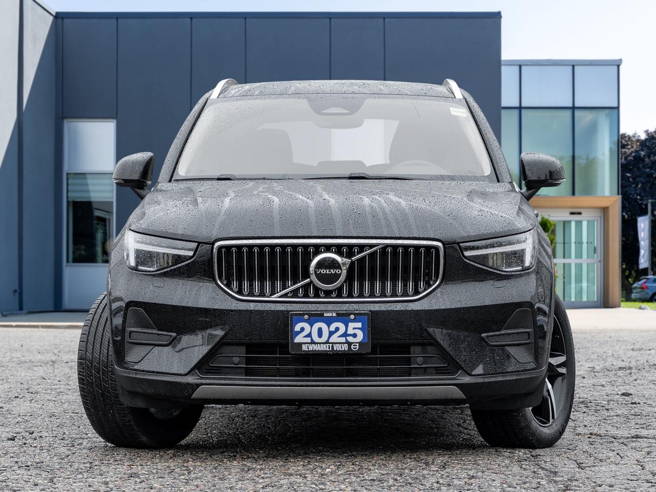 2025 Volvo XC40 B5 AWD Core  CPOM RATE 3.49%* UP TO 84 MONTH Photo