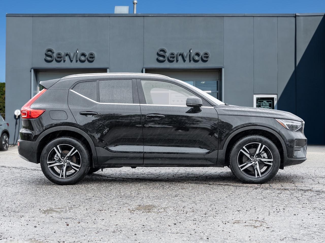 2025 Volvo XC40 B5 AWD Core  CPOM RATE 3.49%* UP TO 84 MONTH Photo4