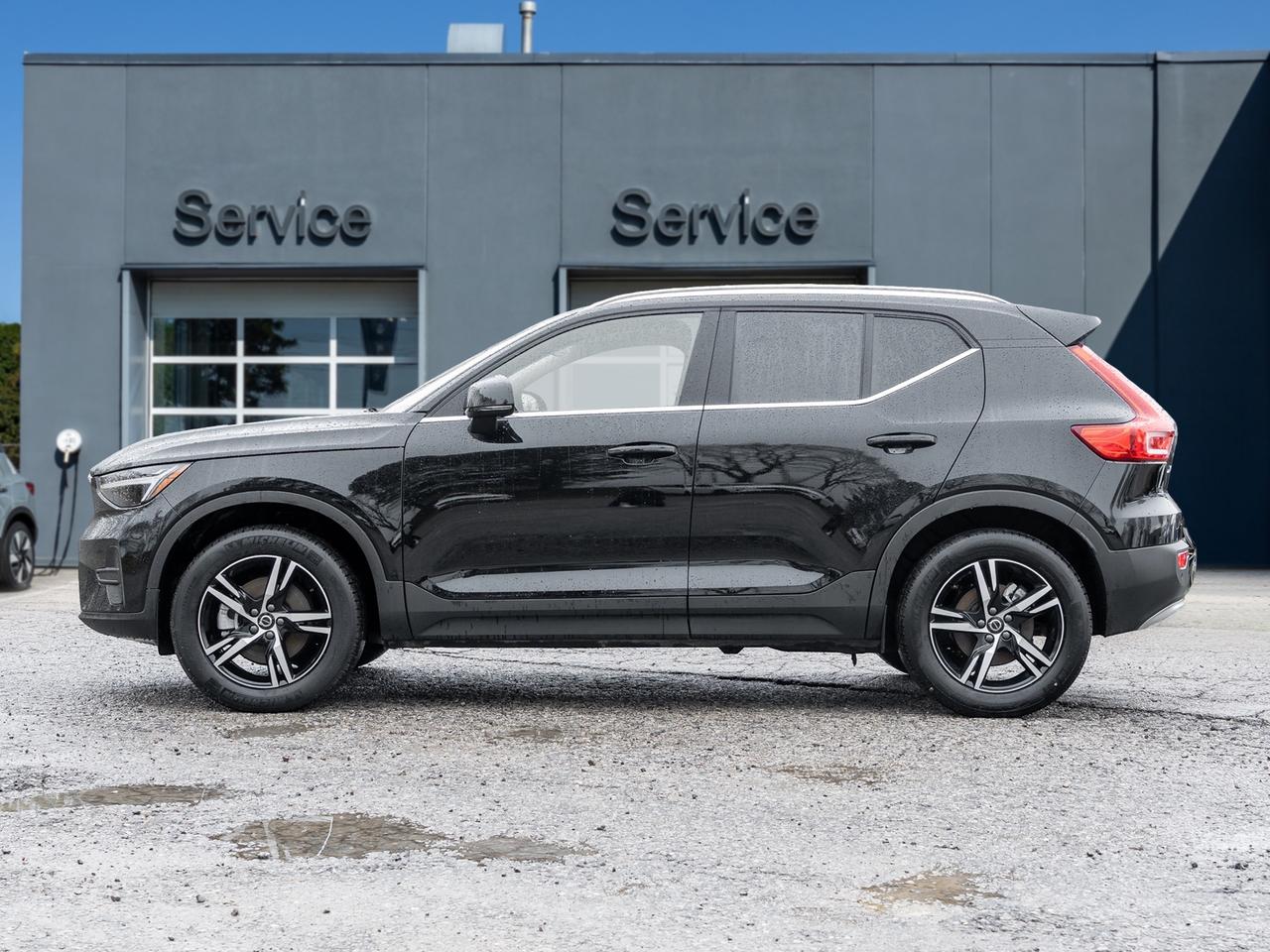 2025 Volvo XC40 B5 AWD Core  CPOM RATE 3.49%* UP TO 84 MONTH Photo2