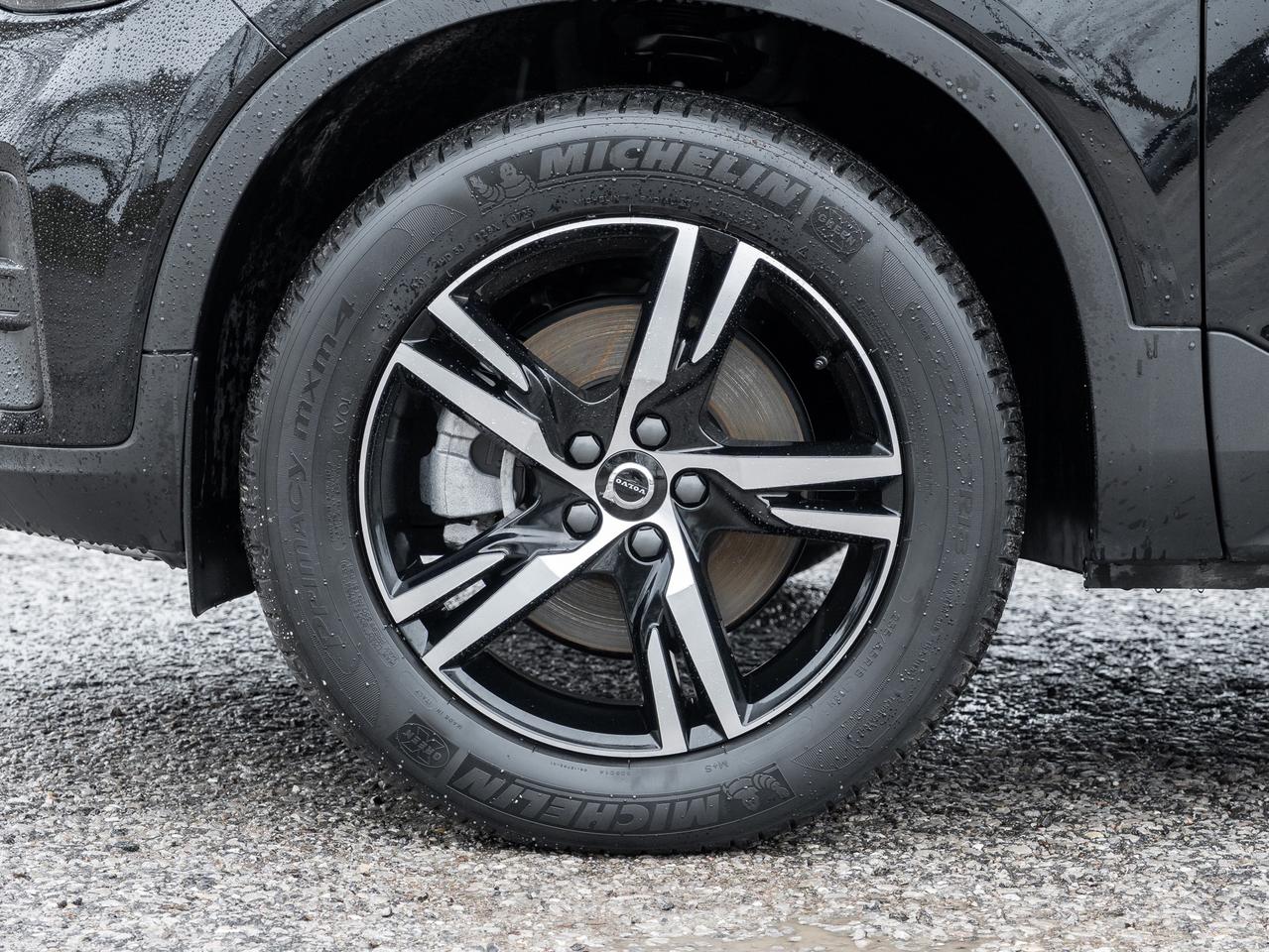 2025 Volvo XC40 B5 AWD Core  CPOM RATE 3.49%* UP TO 84 MONTH Photo