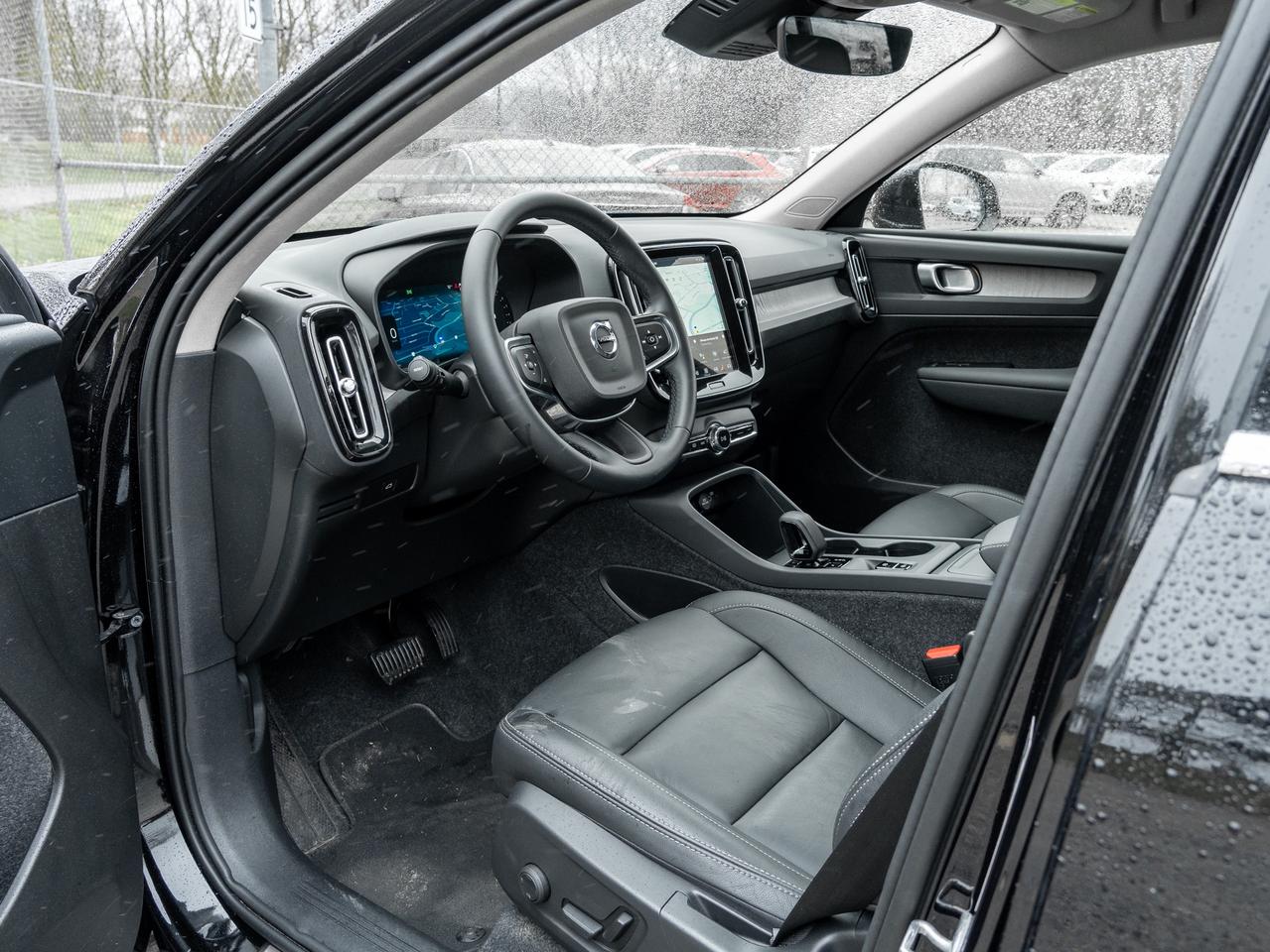 2025 Volvo XC40 B5 AWD Core  CPOM RATE 3.49%* UP TO 84 MONTH Photo