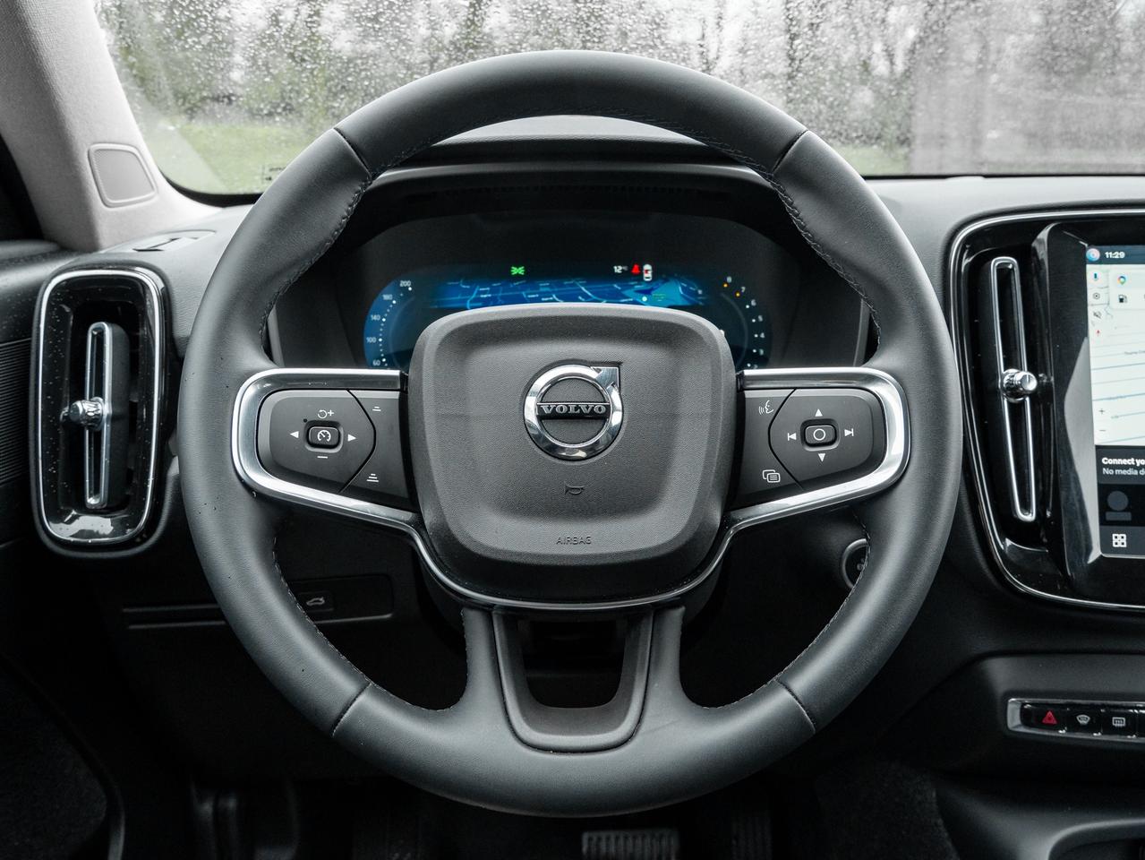 2025 Volvo XC40 B5 AWD Core  CPOM RATE 3.49%* UP TO 84 MONTH Photo