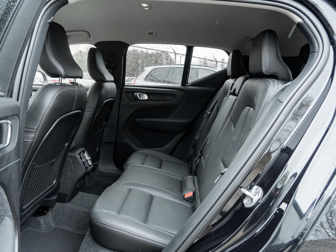 2025 Volvo XC40 B5 AWD Core  CPOM RATE 3.49%* UP TO 84 MONTH Photo