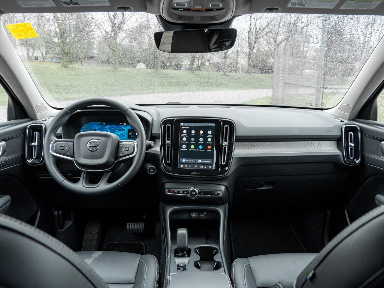 2025 Volvo XC40 B5 AWD Core  CPOM RATE 3.49%* UP TO 84 MONTH Photo