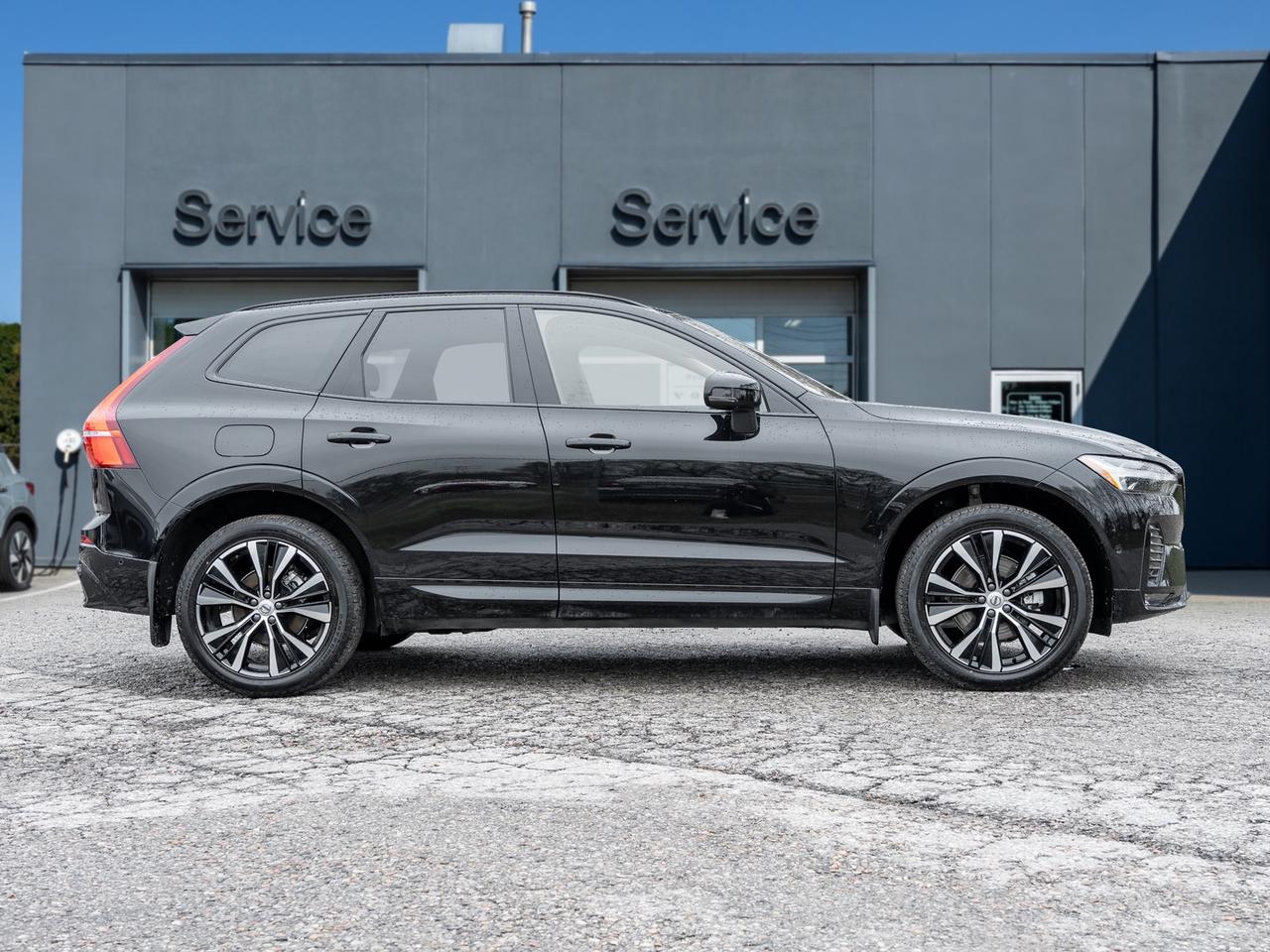 2025 Volvo XC60 B5 AWD PLUS  HARMAN KARDON  20" ALLOY WHEEL  CPO Photo