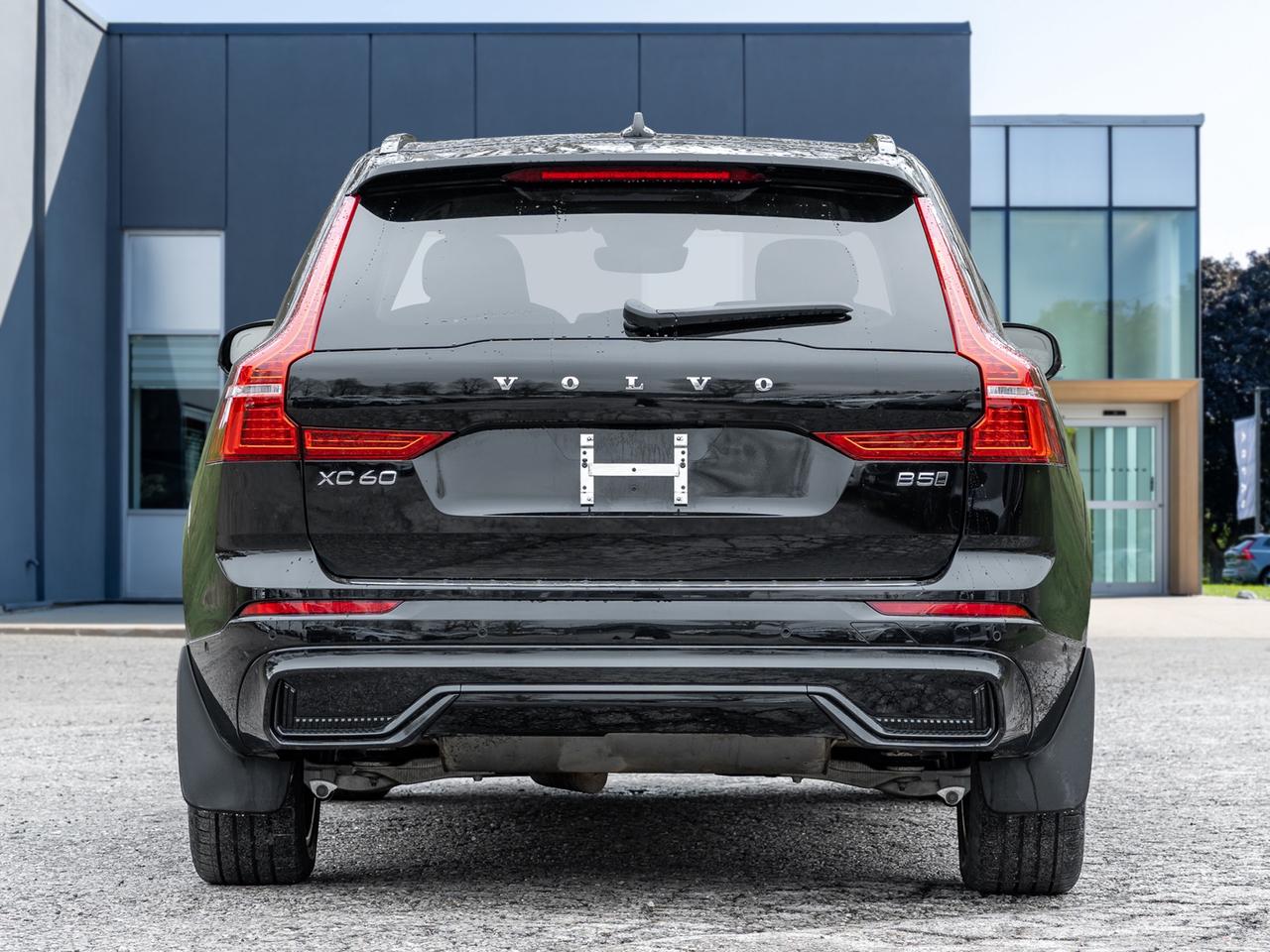 2025 Volvo XC60 B5 AWD PLUS  HARMAN KARDON  20" ALLOY WHEEL  CPO Photo