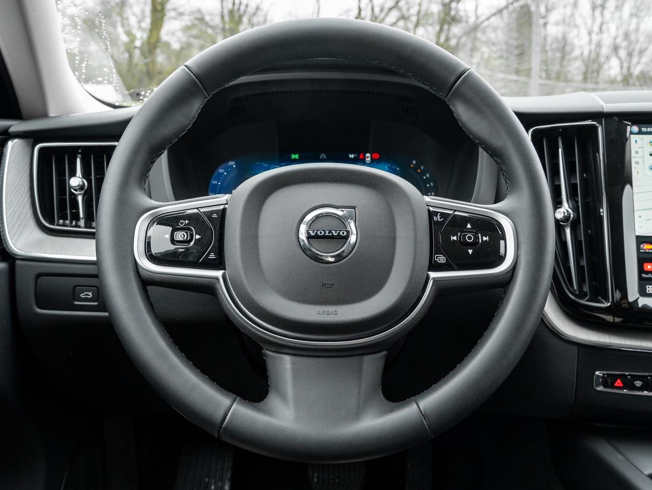 2025 Volvo XC60 B5 AWD PLUS  HARMAN KARDON  20" ALLOY WHEEL  CPO Photo