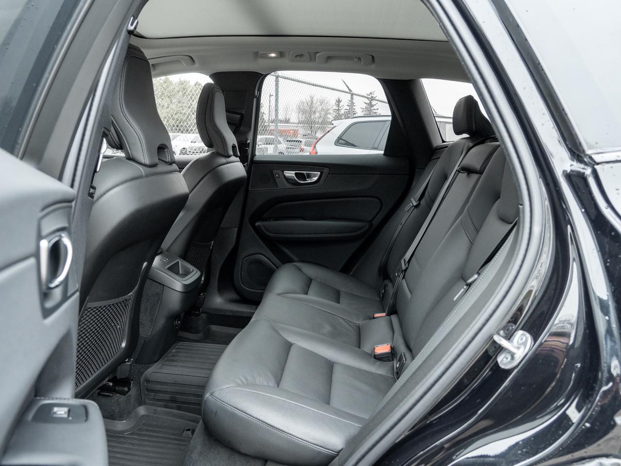 2025 Volvo XC60 B5 AWD PLUS  HARMAN KARDON  20" ALLOY WHEEL  CPO Photo