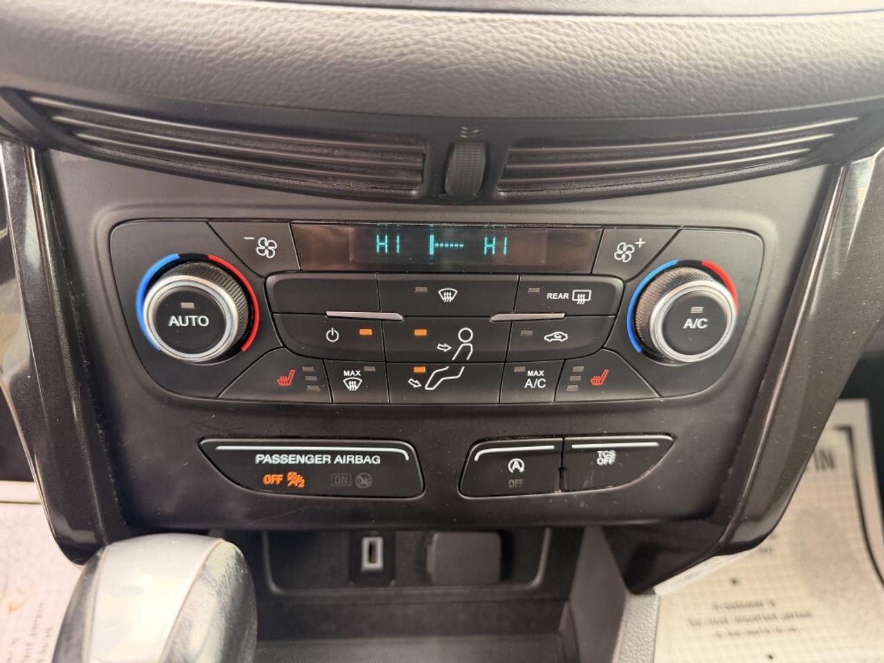 2017 Ford Escape SE   NAV   CAMERA   HTD SEATS Photo