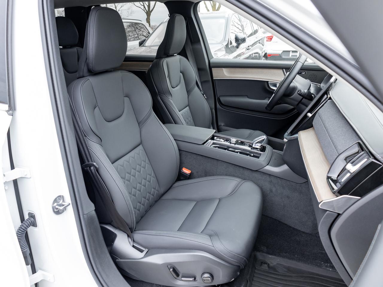 2026 Volvo XC90 B6 AWD 7-Seater ULTRA LOW MILEAGE  ALMOST NEW CPO Photo