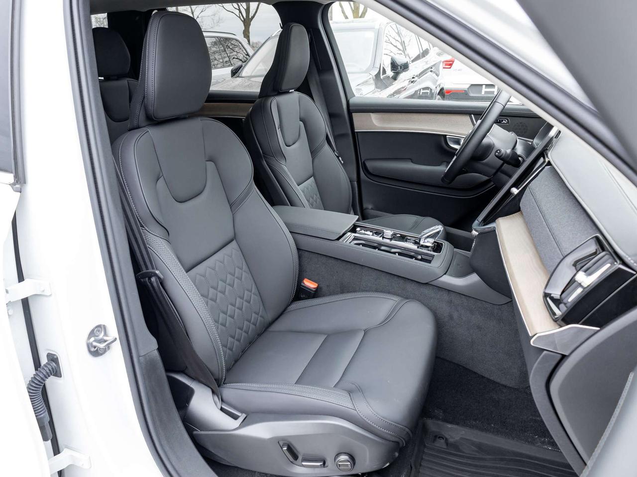 2026 Volvo XC90 B6 AWD CORE^Low Mileage^Volvo CPO Rate fr 2.99%* Photo