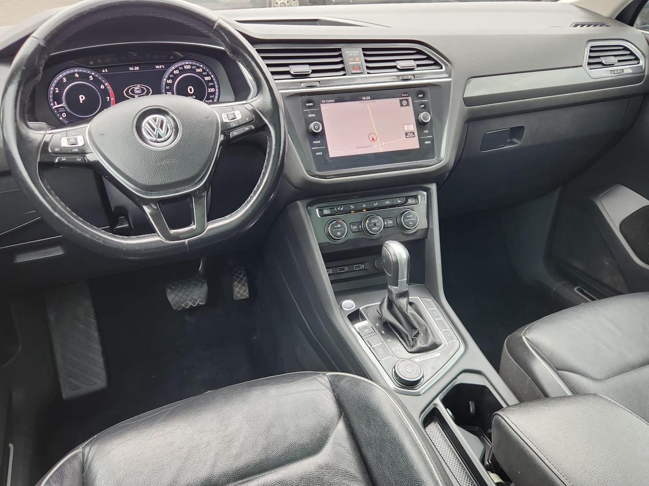 2018 Volkswagen Tiguan Highline 4dr All-wheel Drive 4MOTION Photo4