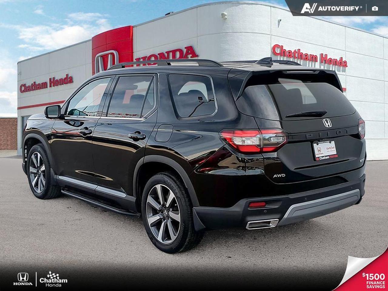 2023 Honda Pilot Touring AWD Photo3