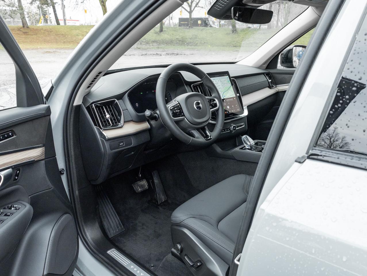 2026 Volvo XC90 B6 AWD PLUS 7-Seater  LOW MILEAGE  LIKE NEW  CPO Photo